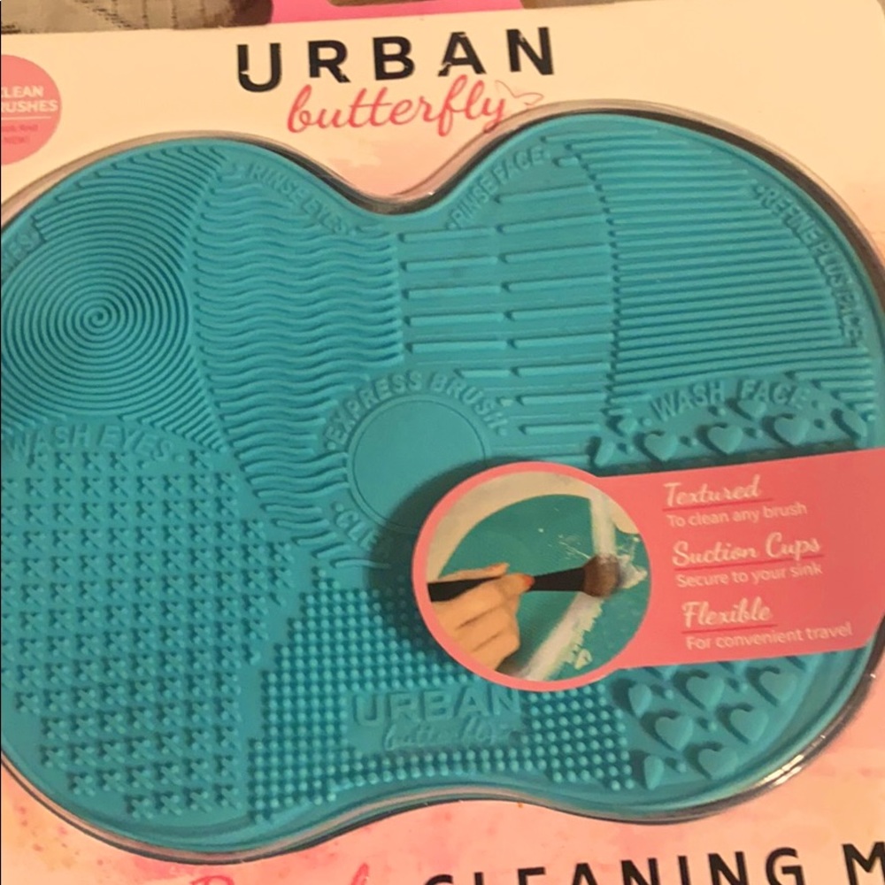 Brush cleaner